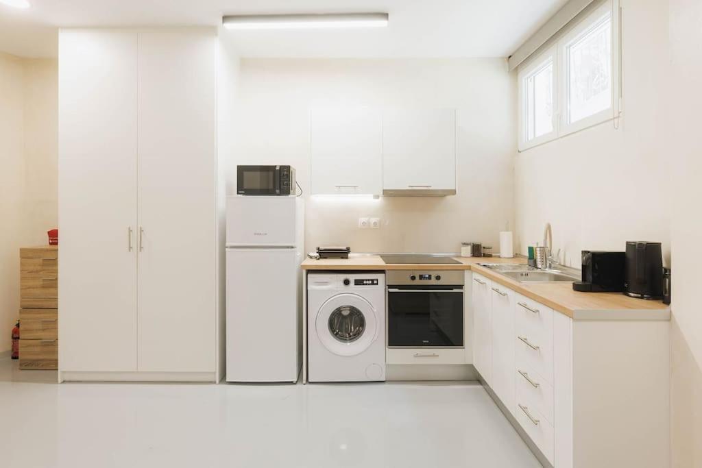 Modern Hiding Place In The Heart Of Афины Экстерьер фото