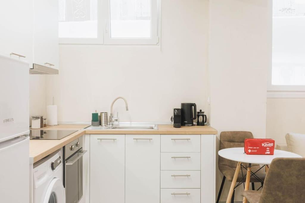 Modern Hiding Place In The Heart Of Афины Экстерьер фото