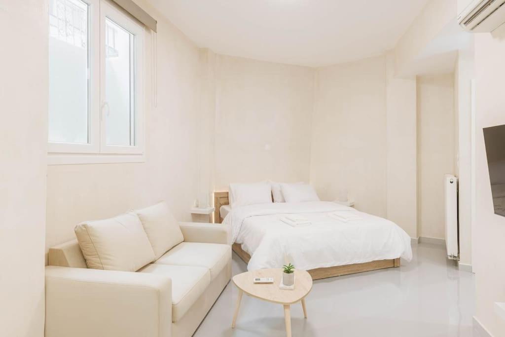 Modern Hiding Place In The Heart Of Афины Экстерьер фото