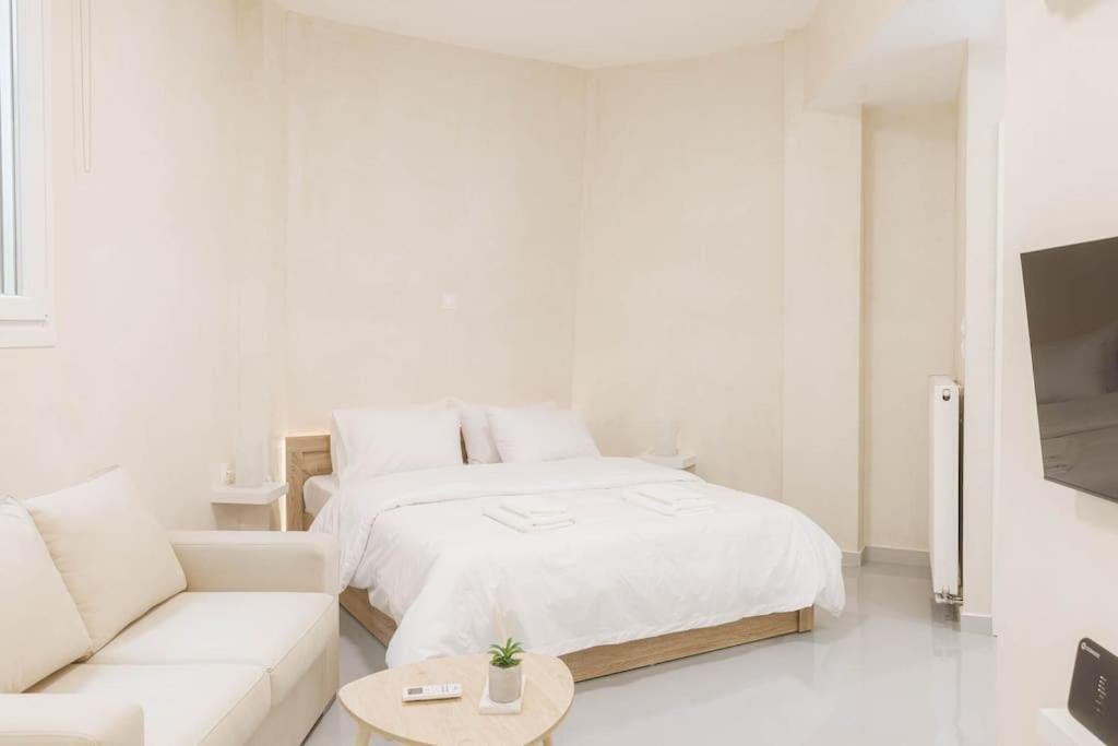 Modern Hiding Place In The Heart Of Афины Экстерьер фото