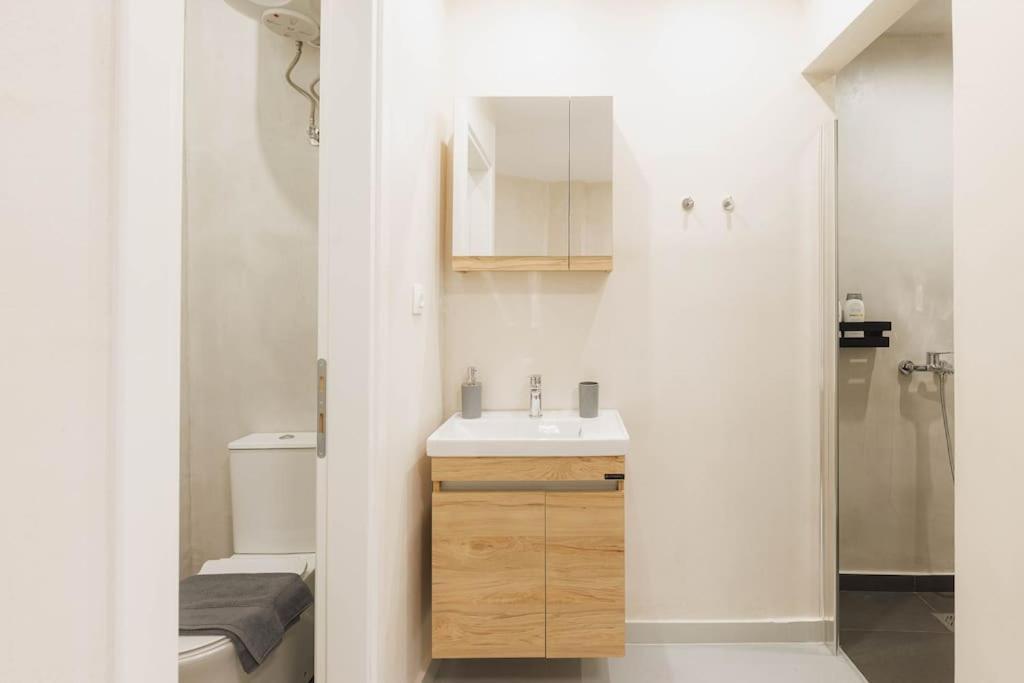 Modern Hiding Place In The Heart Of Афины Экстерьер фото